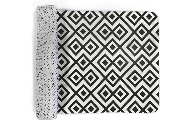 Alfombra Rombos y cuadrados geométricos en blanco y negro
