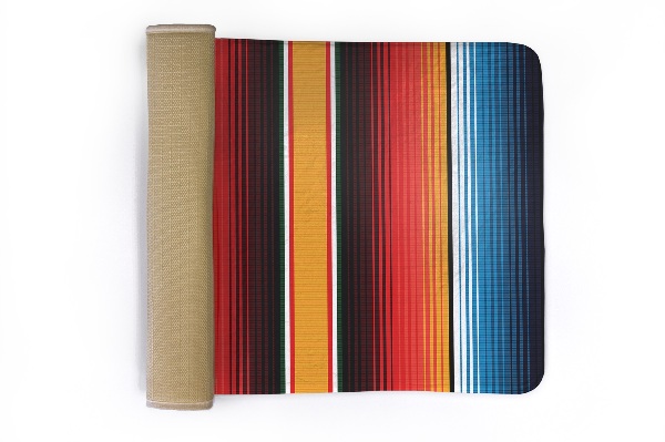 Alfombra salón Rayas horizontales de colores al estilo mexicano