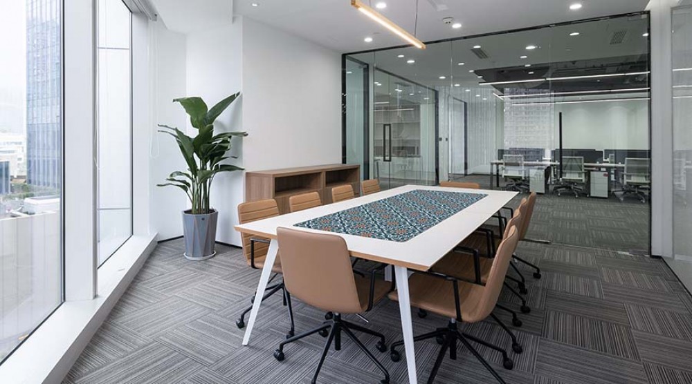 Equipamiento de oficina: muebles, equipos y accesorios.