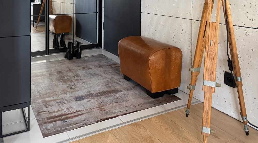 Ampliación óptica del pasillo: elegimos un corredor para habitaciones estrechas y oscuras