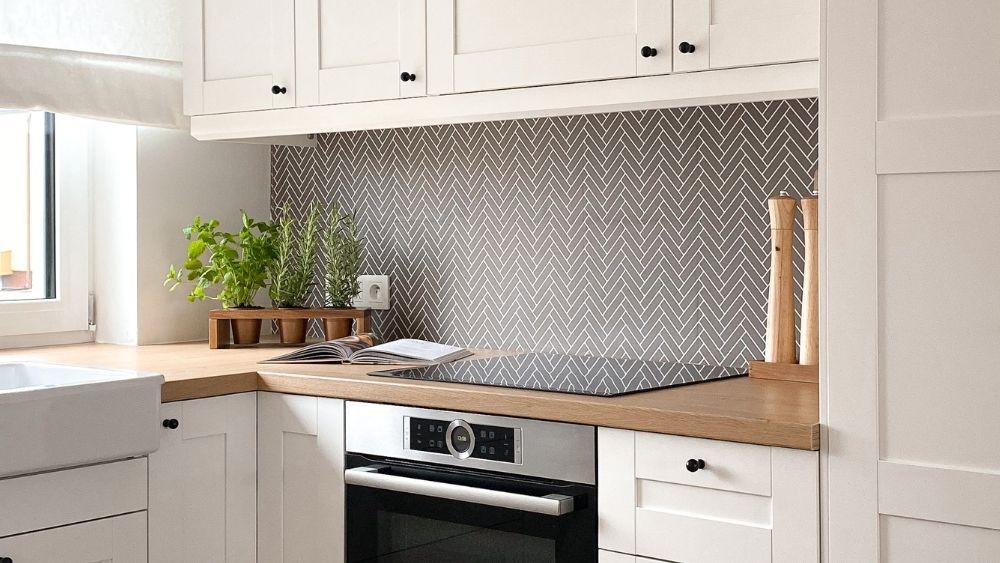 Renovar sin quitar azulejos: cómo transformar paredes y suelos sin ensuciar